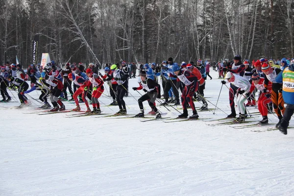 Ski de masse russe Ski Russie. Vacances sportives pour tous — Photo