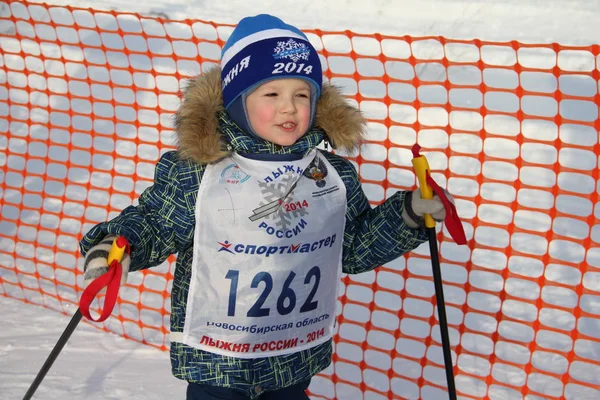 Všech-ruské masové lyžařský závod Ski Rusko. Sportovní dovolená pro každého — Stock fotografie