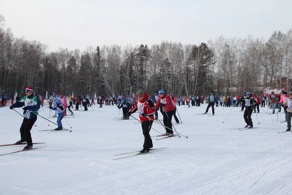 Όλα-ρωσική μάζα σκι αγώνας Ρωσία σκι. Αθλητικές διακοπές για κανέναν — Φωτογραφία Αρχείου