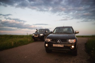 SUV Mitsubishi L200 ve Pajero spor, Moskova, Rusya Federasyonu. 05-11-2018