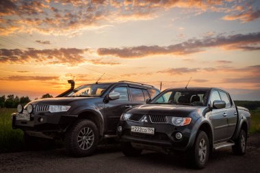 SUV Mitsubishi L200 ve Pajero spor, Moskova, Rusya Federasyonu. 05-11-2018