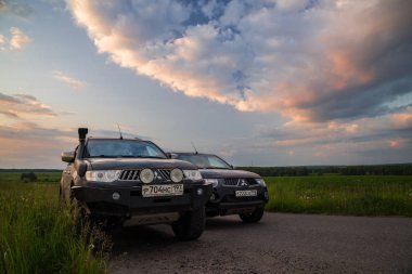 SUV Mitsubishi L200 ve Pajero spor, Moskova, Rusya Federasyonu. 05-11-2018