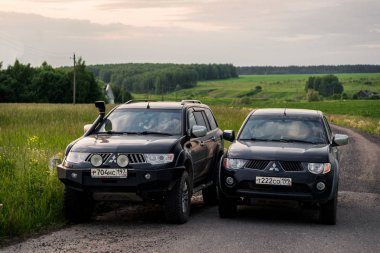 SUV Mitsubishi L200 ve Pajero spor, Moskova, Rusya Federasyonu. 05-11-2018