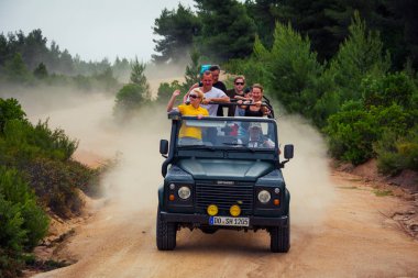 Land Rover Defender 110 suv. Sithonia, Yunanistan 2014-06-27