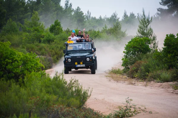 Land Rover Defender 110 suv. Sithonia, Yunanistan 2014-06-27