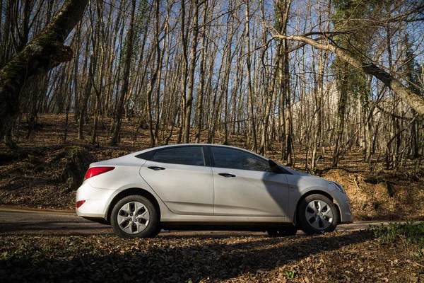 Coche Hyundai Solaris Accent Está Aparcado Naturaleza Gran Cañón República — Foto de Stock