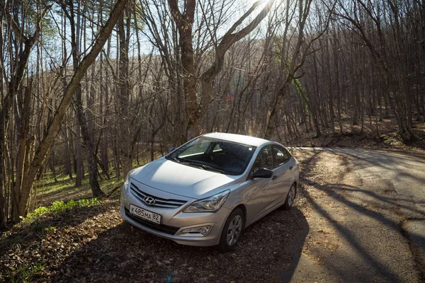 Coche Hyundai Solaris Accent Está Aparcado Naturaleza Gran Cañón República — Foto de Stock