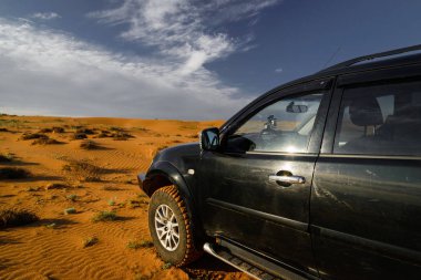 Jeep Mitsubishi Pajero Spor, Kalmykia bölgesi, Rusya. 04-22-2016