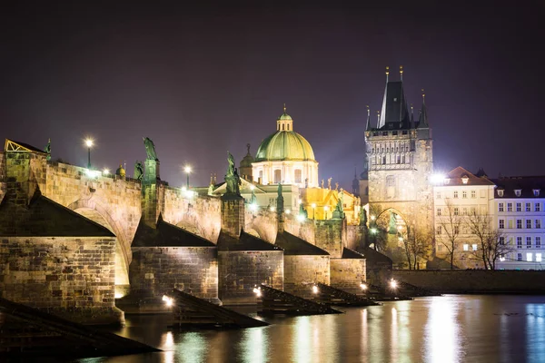 夜のカレル橋 プラハ チェコ共和国 2014 — ストック写真