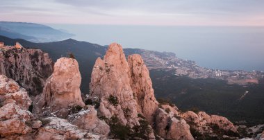 Dağ sırası Ai-Petri, Kırım Cumhuriyeti.