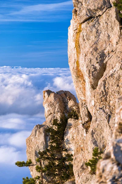 Dağ sırası Ai-Petri, Kırım Cumhuriyeti.