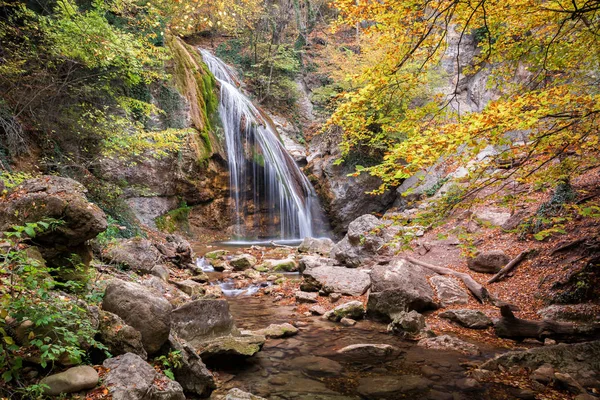 Djur-Djur şelale, Khapkhalskiy Kanyon, Kırım Cumhuriyeti.