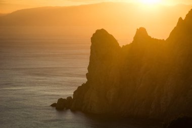 Novyi Svit (yeni ışık) köyü yakınlarında gün batımı. Şehir bölge Sudak, Kırım Cumhuriyeti.