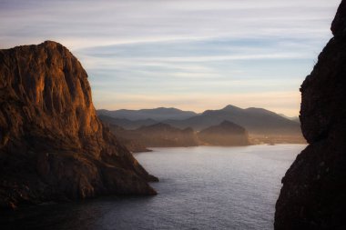 Şafak Novyi Svit (yeni ışık) köyü yakınlarında. Şehir bölge Sudak, Kırım Cumhuriyeti.
