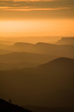 Kırım Dağları. Chatyr-Dag dağdan görüntülemek