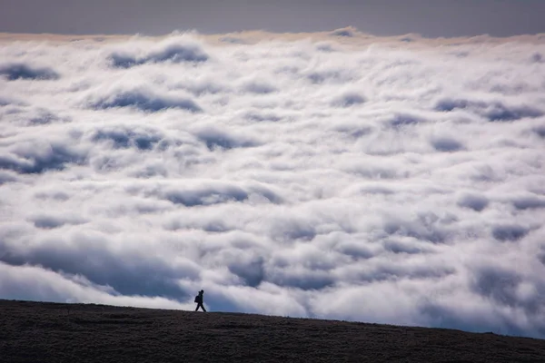 Turisztikai Ellenkezik Tenger Felhők Demerdzhi Crimea — Stock Fotó