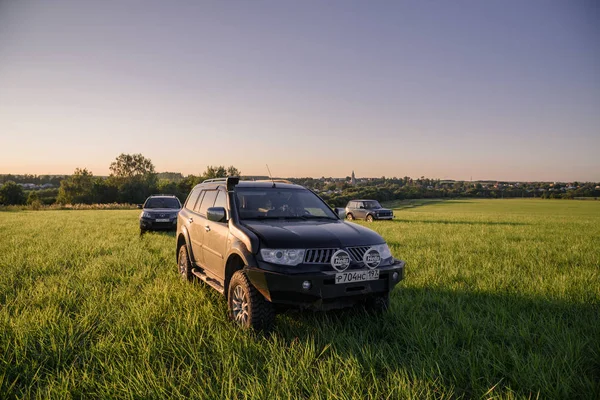 三菱パジェロ スポーツ Niva 万里の長城ホバー モスクワ ロシア 2018 — ストック写真