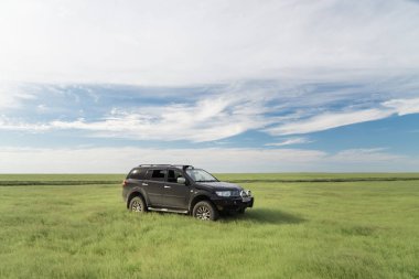 SUV Mitsubishi Pajero spor, Kalmıkya, Rusya Federasyonu. 3 Ağustos 2018