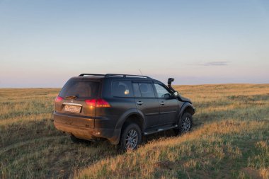 SUV Mitsubishi Pajero spor, Kalmıkya, Rusya Federasyonu. 3 Ağustos 2018