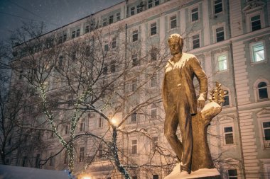 Sergei Yesenin anıt. Noel ve yeni yıl önce kış Moskova. Moskova, Rusya. 24 Aralık 2016