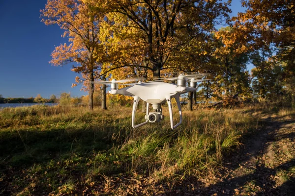 Dron Vuelo Demostración Dji Phantom Pro Bosque Otoño Moscú Rusia —  Fotos de Stock