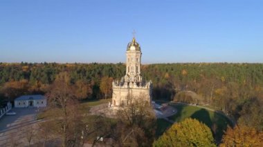 Dubrovitsy Meryem Kilisesi. Köy Dubrovitsy, Podolsk bölge, Moscow region, Rusya Federasyonu yer. Tapınağın 1704 inşa edildi