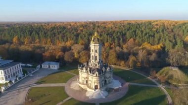 Dubrovitsy Meryem Kilisesi. Köy Dubrovitsy, Podolsk bölge, Moscow region, Rusya Federasyonu yer. Tapınağın 1704 inşa edildi