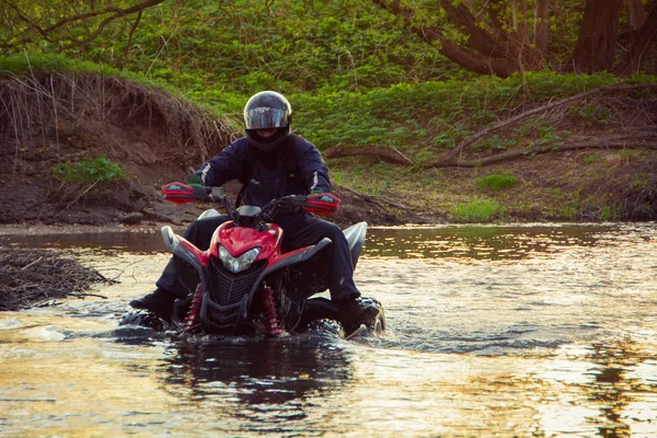 Moskwa Rosja Maja 2014 Atv Rider Akcji Honda Trx700Xx — Zdjęcie stockowe