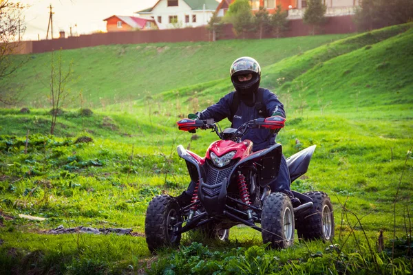 Moskwa Rosja Maja 2014 Atv Rider Akcji Honda Trx700Xx — Zdjęcie stockowe