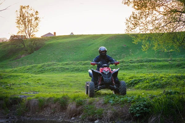 Moskwa Rosja Maja 2014 Atv Rider Akcji Honda Trx700Xx — Zdjęcie stockowe