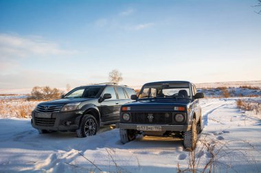 Moskova, Rusya - 26 Ocak 2014: Rus off-road araç Lada Niva ve Çin Suv büyük duvar Hover H3