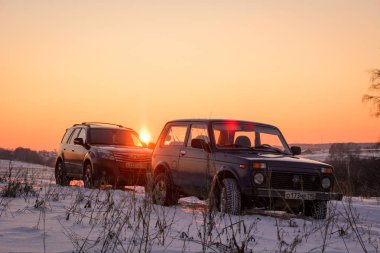 Moskova, Rusya - 26 Ocak 2014: Rus off-road araç Lada Niva ve Çin Suv büyük duvar Hover H3