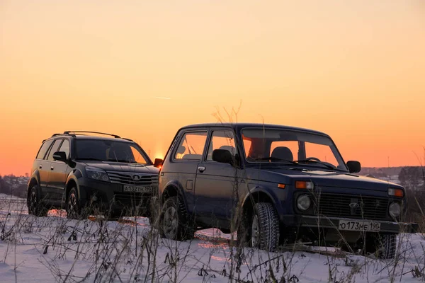 Μόσχα Ρωσία Ιανουαρίου 2014 Ρωσική Road Αυτοκινήτων Lada Niva Και — Φωτογραφία Αρχείου