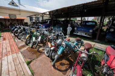 Myshkin, Rusya - 8 Temmuz 2013: Retro otomobil motosiklet ve Otomobil Müzesi