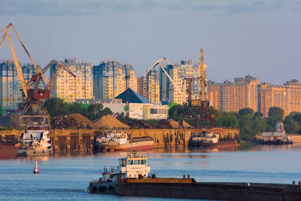 Nizhny Novgorod Rússia Julho 2013 Guindastes Nas Docas Nizhny Novgorod — Fotografia de Stock