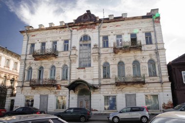 Kostroma, Rusya - 9 Temmuz 2013: Eski Rus şehrin sokaklarında görünümünü