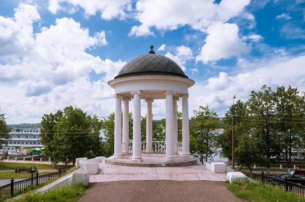 Kostroma Rusia Julio 2013 Gazebo Ostrovsky Vista Las Calles Antigua —  Fotos de Stock