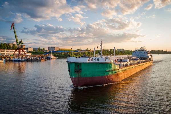 Rybinsk Rusia Juli 2013 Kapal Lama Berlayar Sungai Volga Dekat — Stok Foto