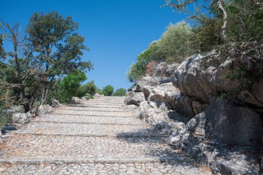 Mallorca, İspanya - 19 Temmuz 2013: Santuari de Lluc. Mallorca Adası üzerinde ünlü manastır görünümünü