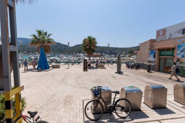 De Nottingham, Mallorca, İspanya - 19 Temmuz 2013 port: şehir, yatlar, plaj, sokakları, otel ve deniz manzarası.