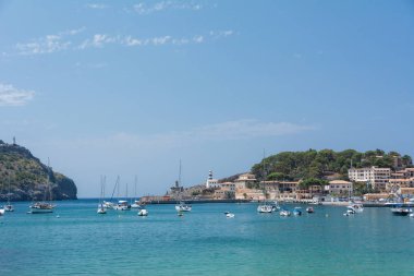 De Nottingham, Mallorca, İspanya - 19 Temmuz 2013 port: şehir, yatlar, plaj, sokakları, otel ve deniz manzarası.