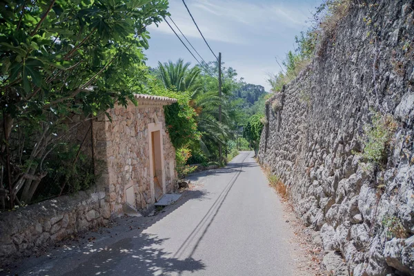 Valldemossa Mallorca Baleary Hiszpania Lipiec 2013 Widok Wąskimi Uliczkami Valldemossa — Zdjęcie stockowe