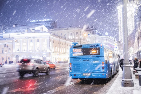 Москва Россия Декабря 2018 Года Автобус Театральной Площади Возле Большого — стоковое фото
