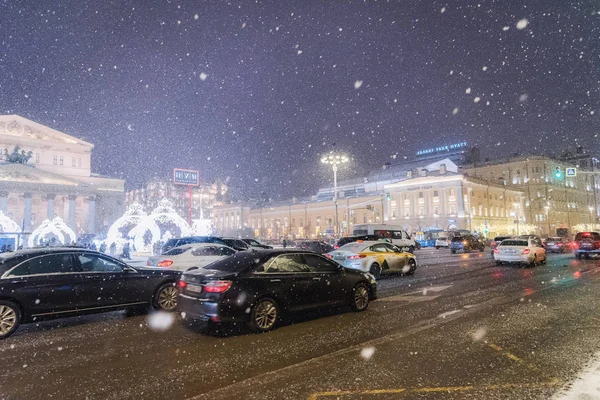 Moscou Rússia Dezembro 2018 Tráfego Praça Teatro Perto Teatro Bolshoi — Fotografia de Stock