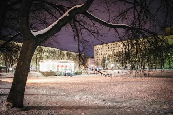 俄罗斯莫斯科 2018年1月26日 牧首池塘 牧首池塘 附近地区的景色 斯大林主义建筑风格的房子的例子 — 图库照片