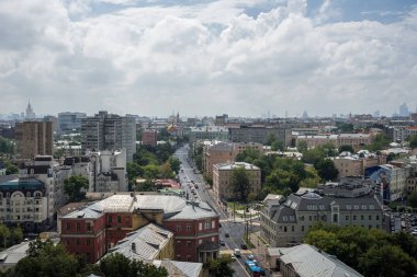 Moskova, Rusya - 20 Temmuz 2018: Spartakovskaya caddesinde güneşli güne bakış