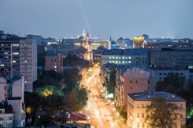 Moskova, Rusya - 20 Temmuz 2018: Spartakovskaya caddesinde Moskova gecesine bakış