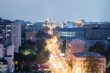 Moskova, Rusya - 20 Temmuz 2018: Spartakovskaya caddesinde Moskova gecesine bakış