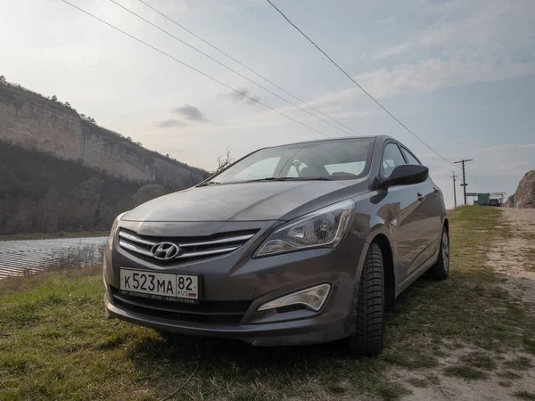 Sevastopol Krym Republika Březen 2019 Auto Hyundai Solaris Zaparkované Přírodě — Stock fotografie