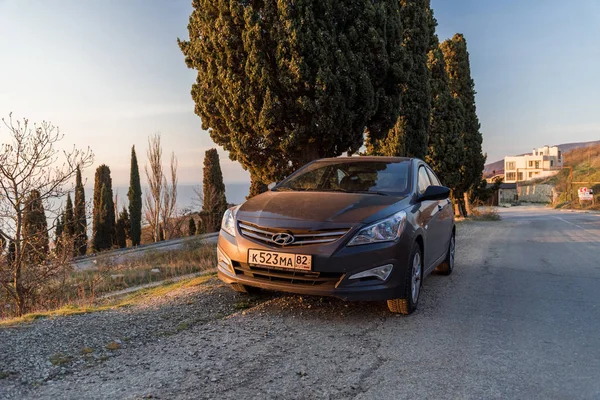 Sevastopol Köztársaság Krím Március 2019 Autó Hyundai Solaris Parkolt Természetben — Stock Fotó